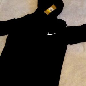 Brand new nike jacket boys payed $50 for it .I’ll take $40 the jacket size small